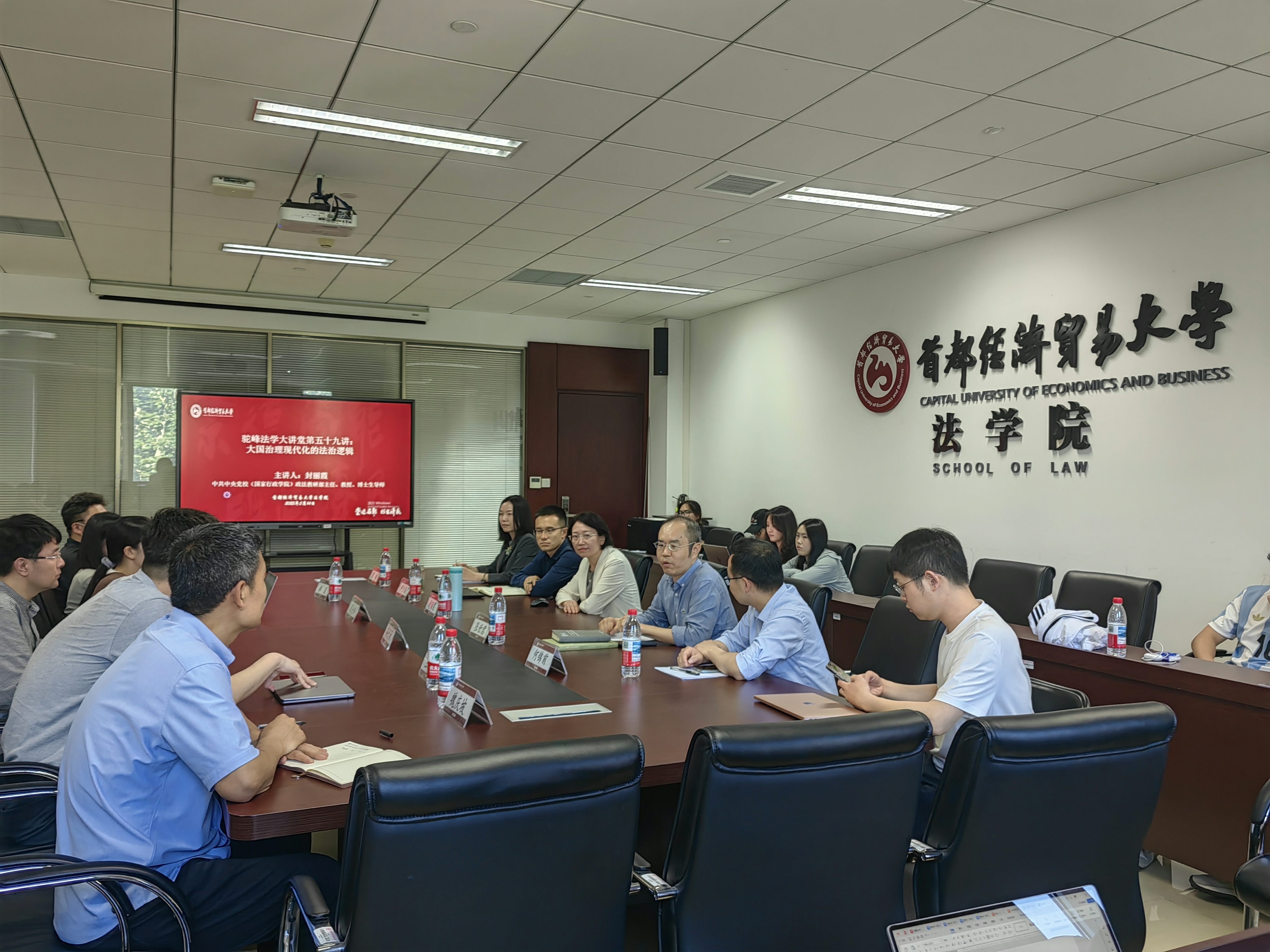 讲座现场.jpg