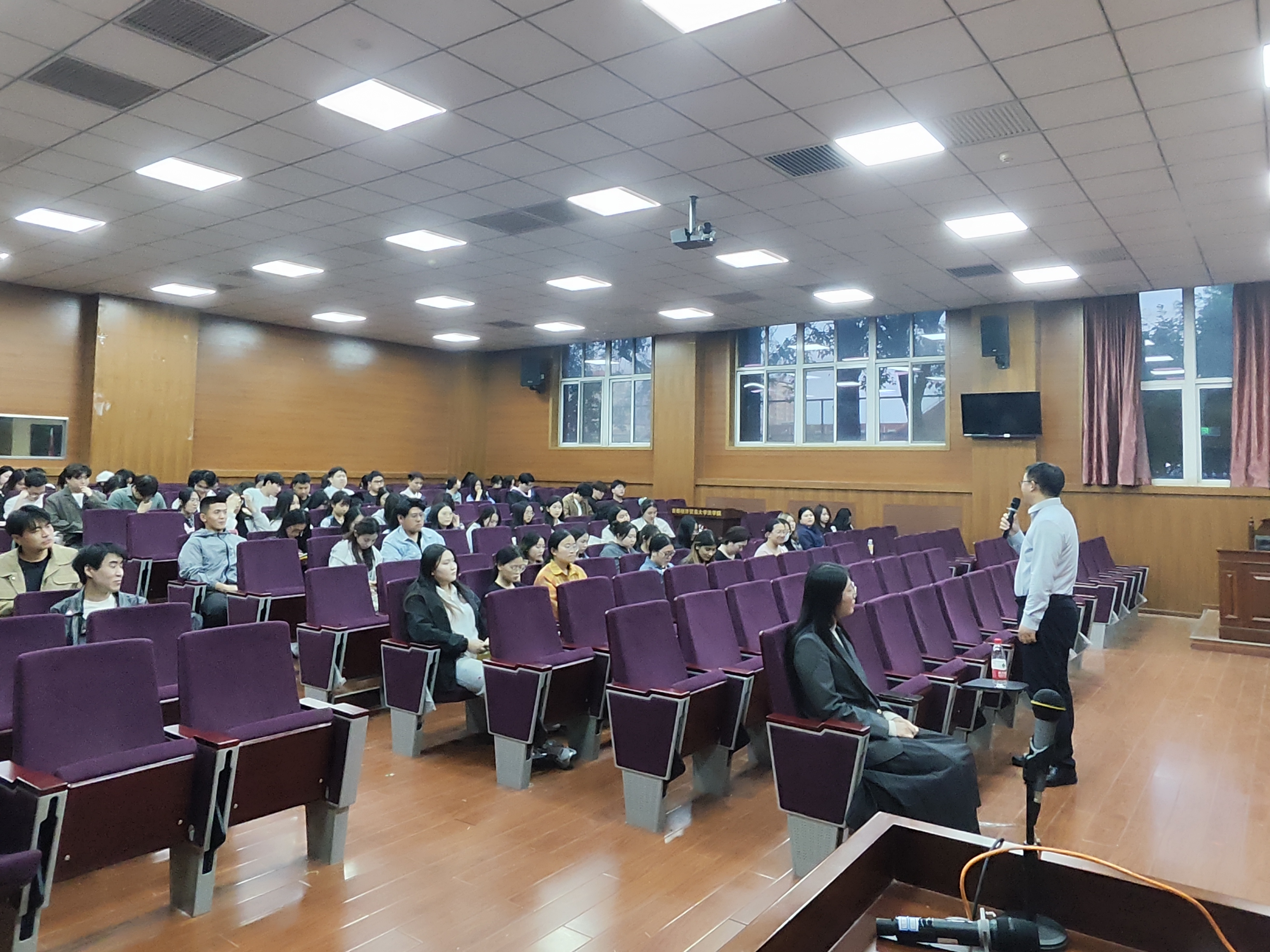 本科毕业年级会 全体.jpg