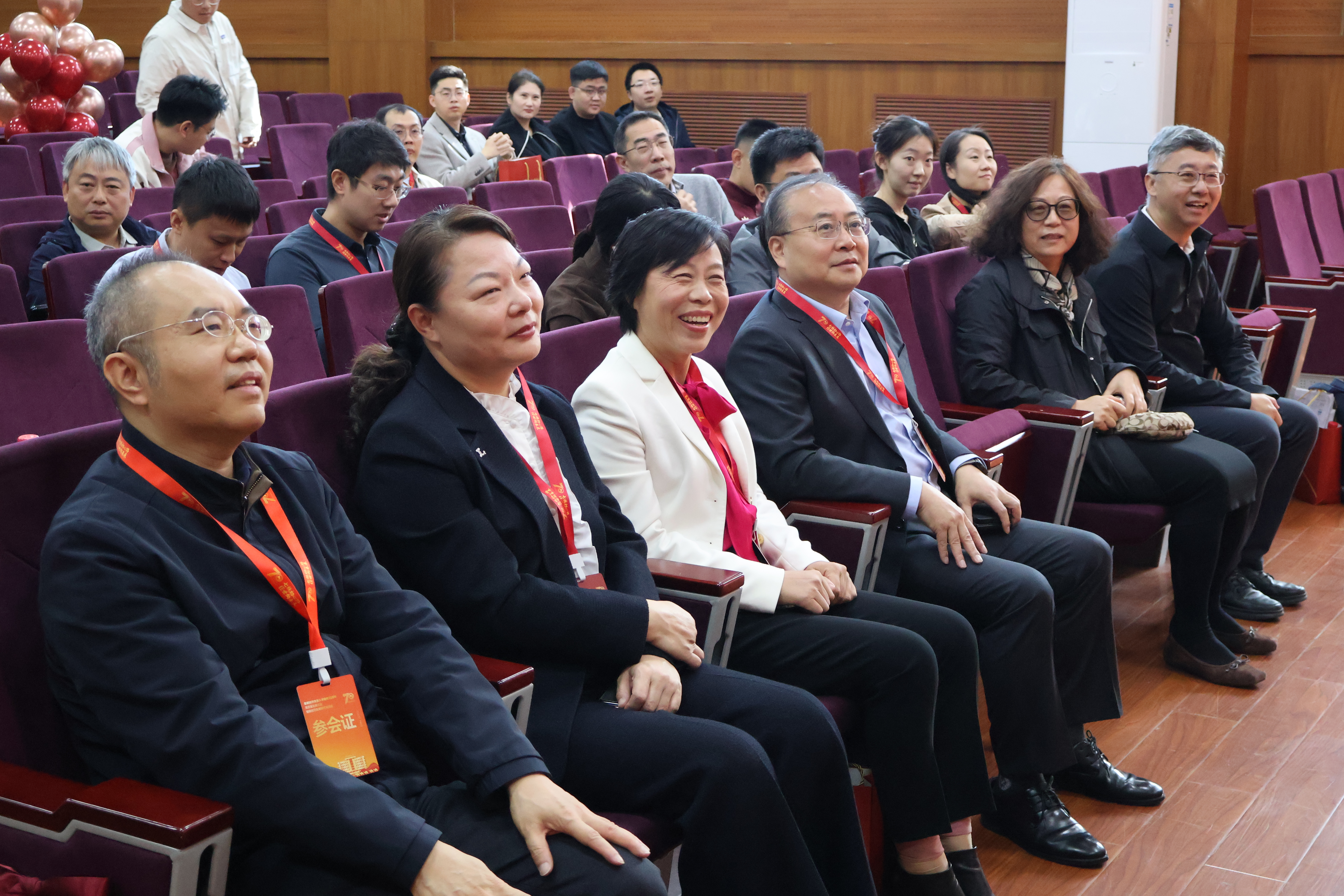8座谈会校友问答环节.JPG